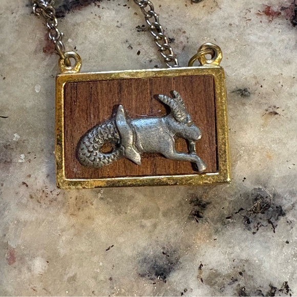 Vintage Capricorn Zodiac Charm Wood Gold Tone Sea Goat Necklace MCM Mythology - Picture 3 of 6